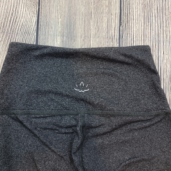 Beyond Yoga Gray High Rise Polka Dot Mesh Leggings - Picture 9 of 10